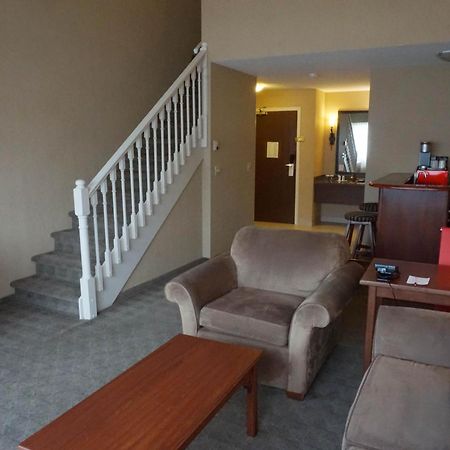 Ramada By Wyndham Kelowna Hotel & Conference Center Екстер'єр фото