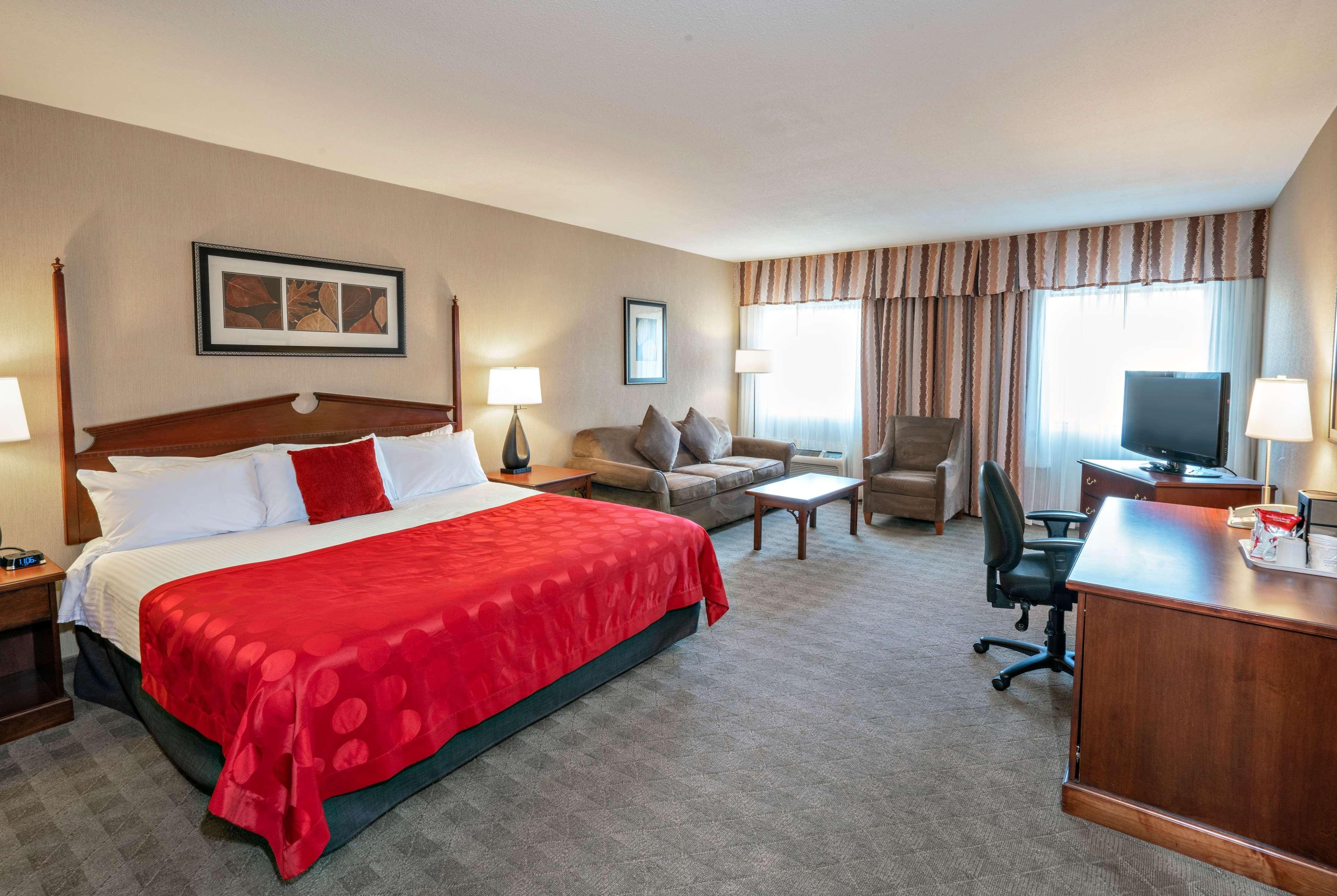 Ramada By Wyndham Kelowna Hotel & Conference Center Екстер'єр фото
