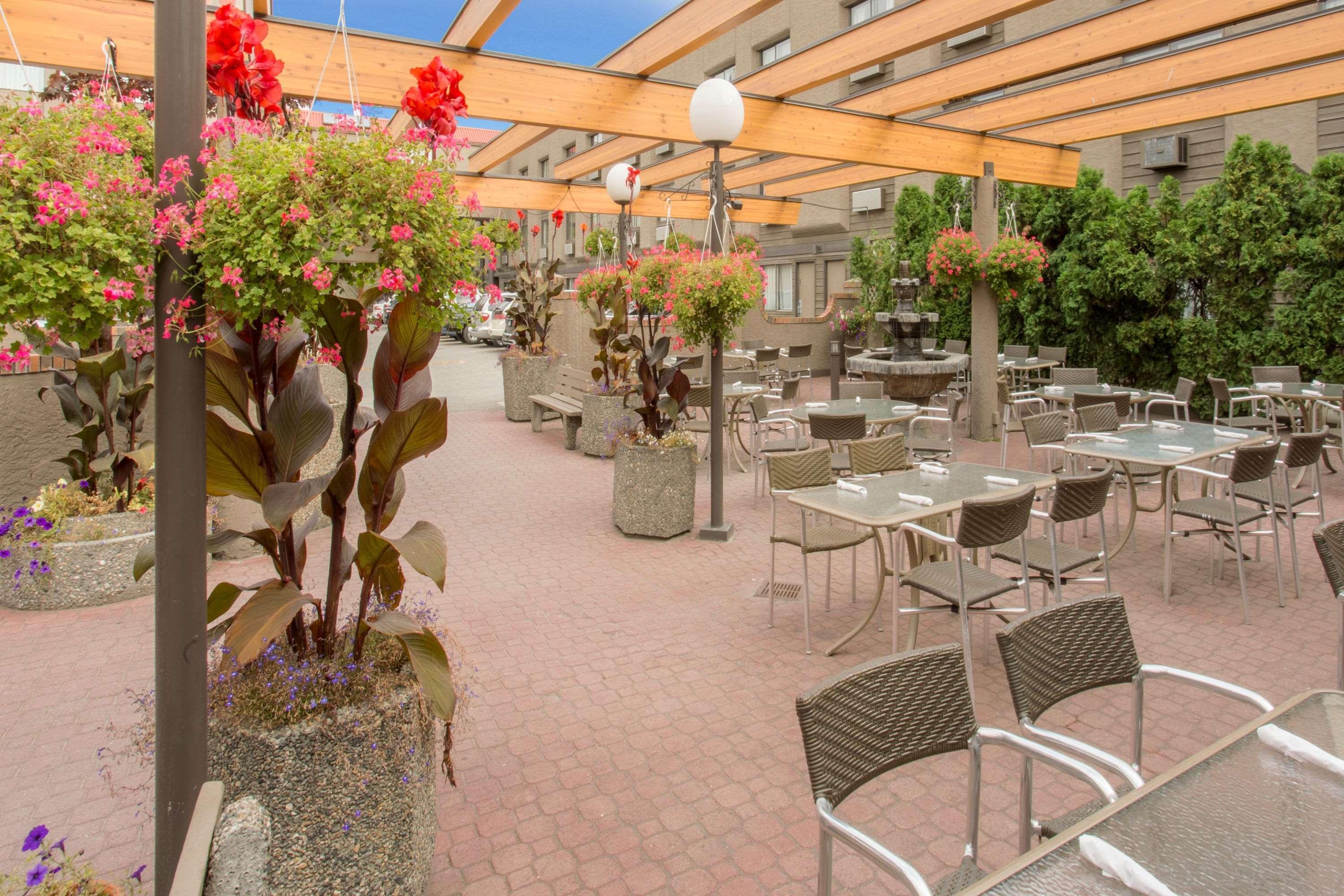 Ramada By Wyndham Kelowna Hotel & Conference Center Екстер'єр фото
