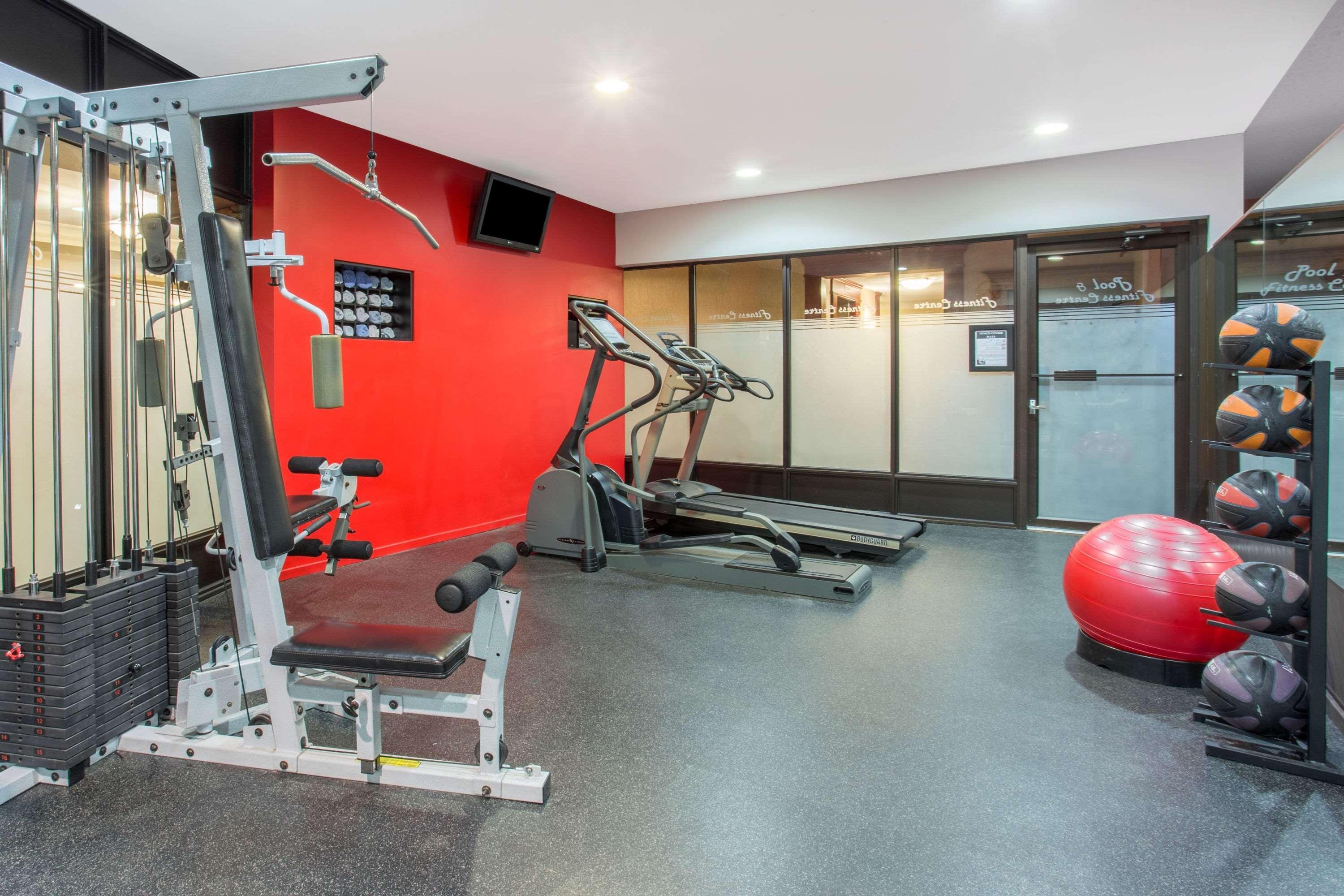 Ramada By Wyndham Kelowna Hotel & Conference Center Екстер'єр фото