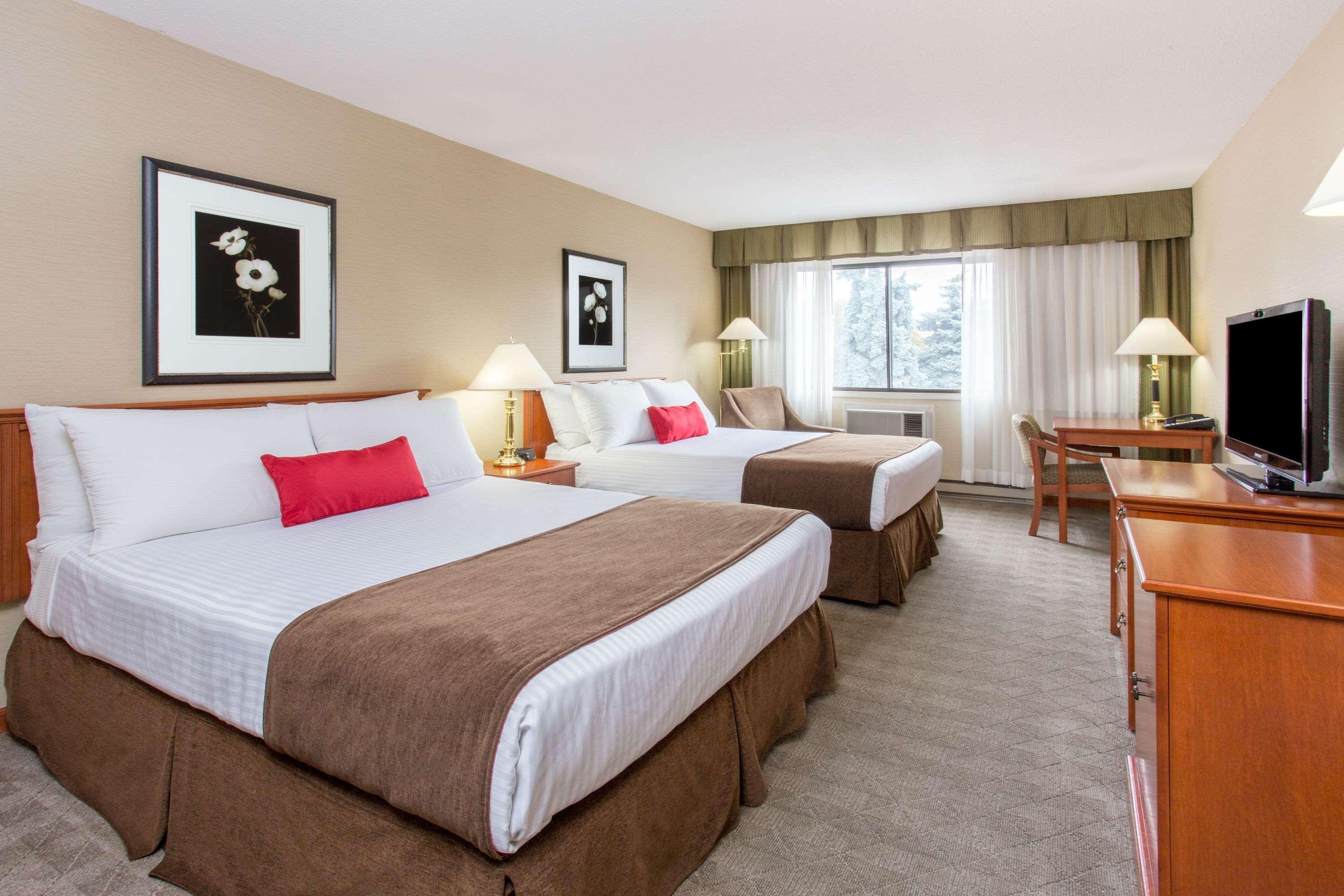 Ramada By Wyndham Kelowna Hotel & Conference Center Екстер'єр фото