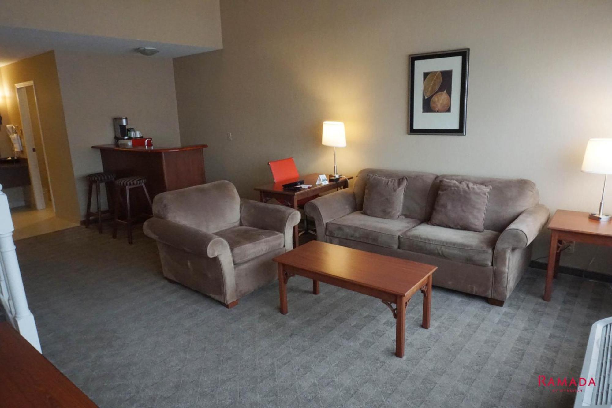 Ramada By Wyndham Kelowna Hotel & Conference Center Екстер'єр фото