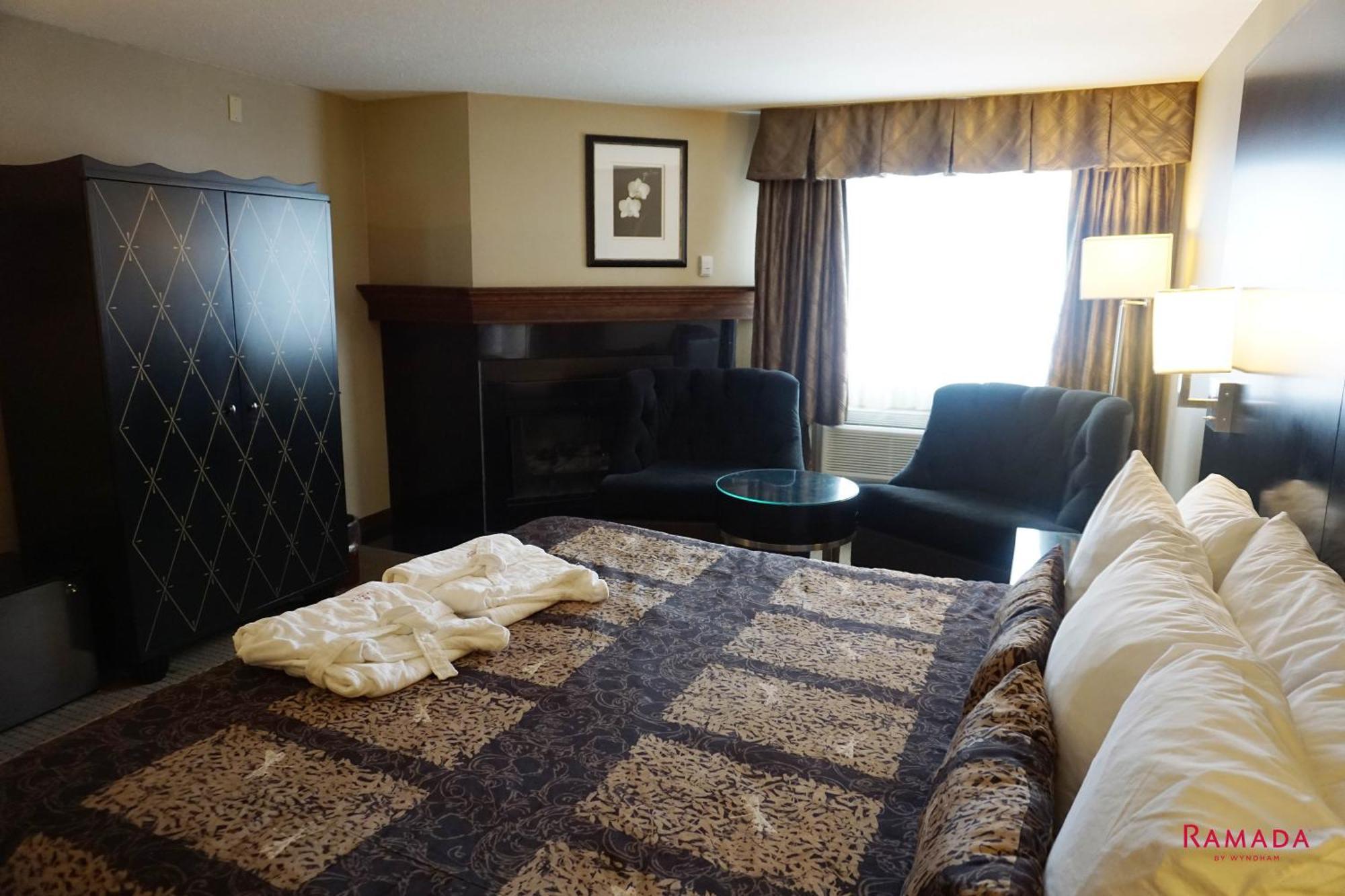 Ramada By Wyndham Kelowna Hotel & Conference Center Екстер'єр фото