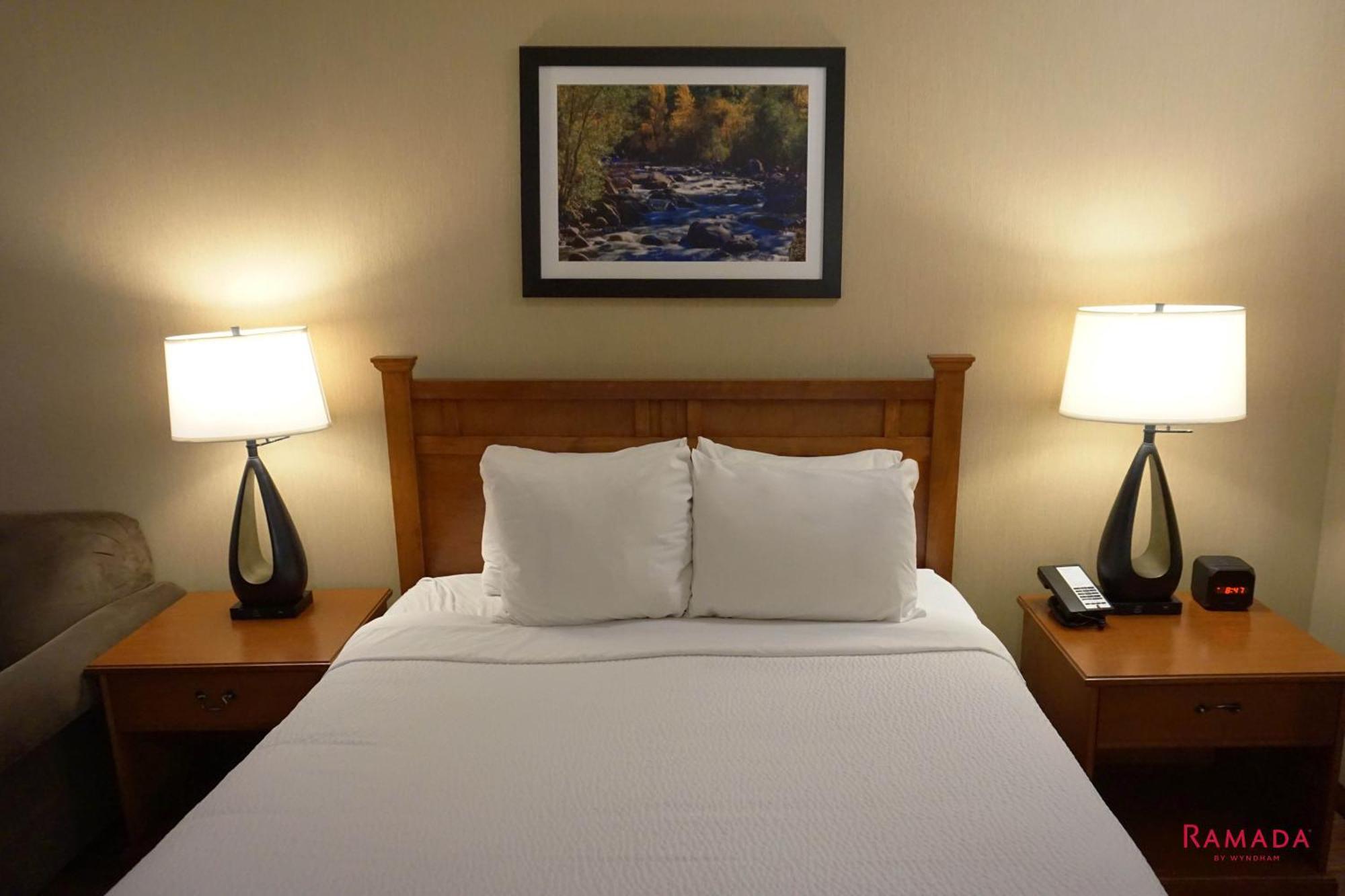 Ramada By Wyndham Kelowna Hotel & Conference Center Екстер'єр фото