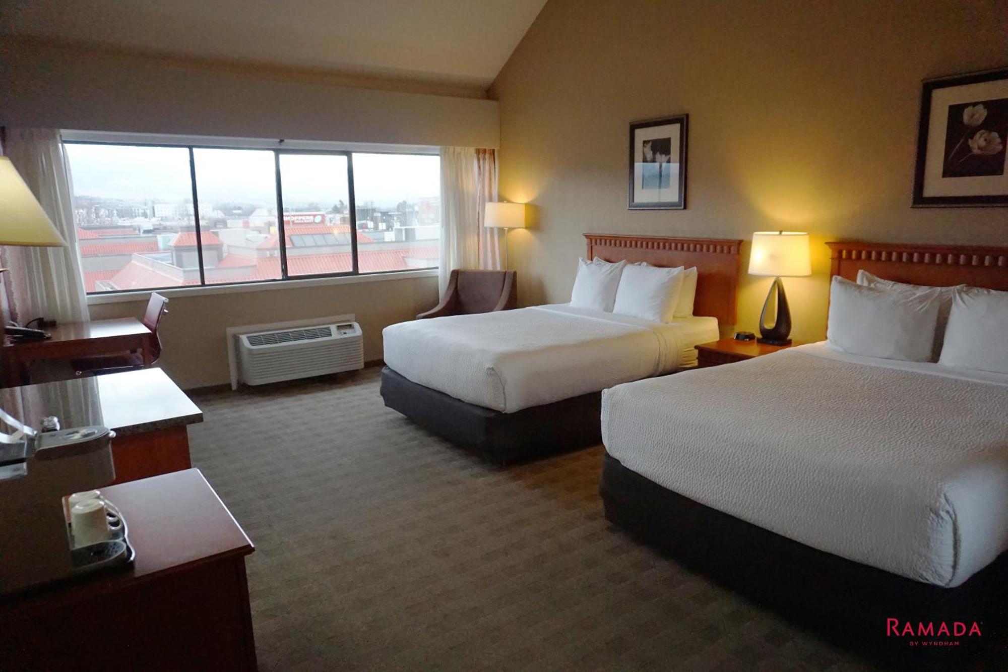 Ramada By Wyndham Kelowna Hotel & Conference Center Екстер'єр фото