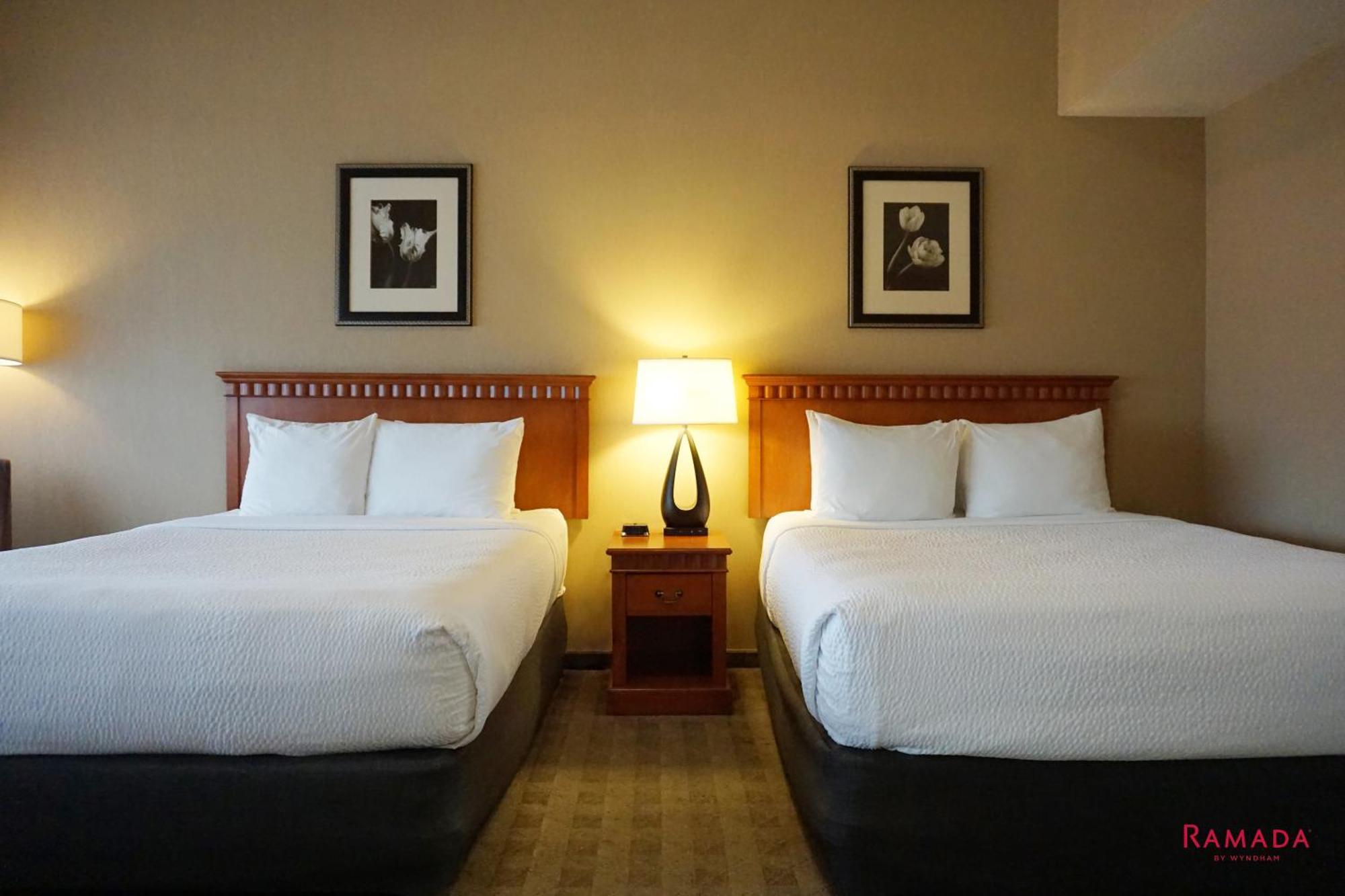 Ramada By Wyndham Kelowna Hotel & Conference Center Екстер'єр фото