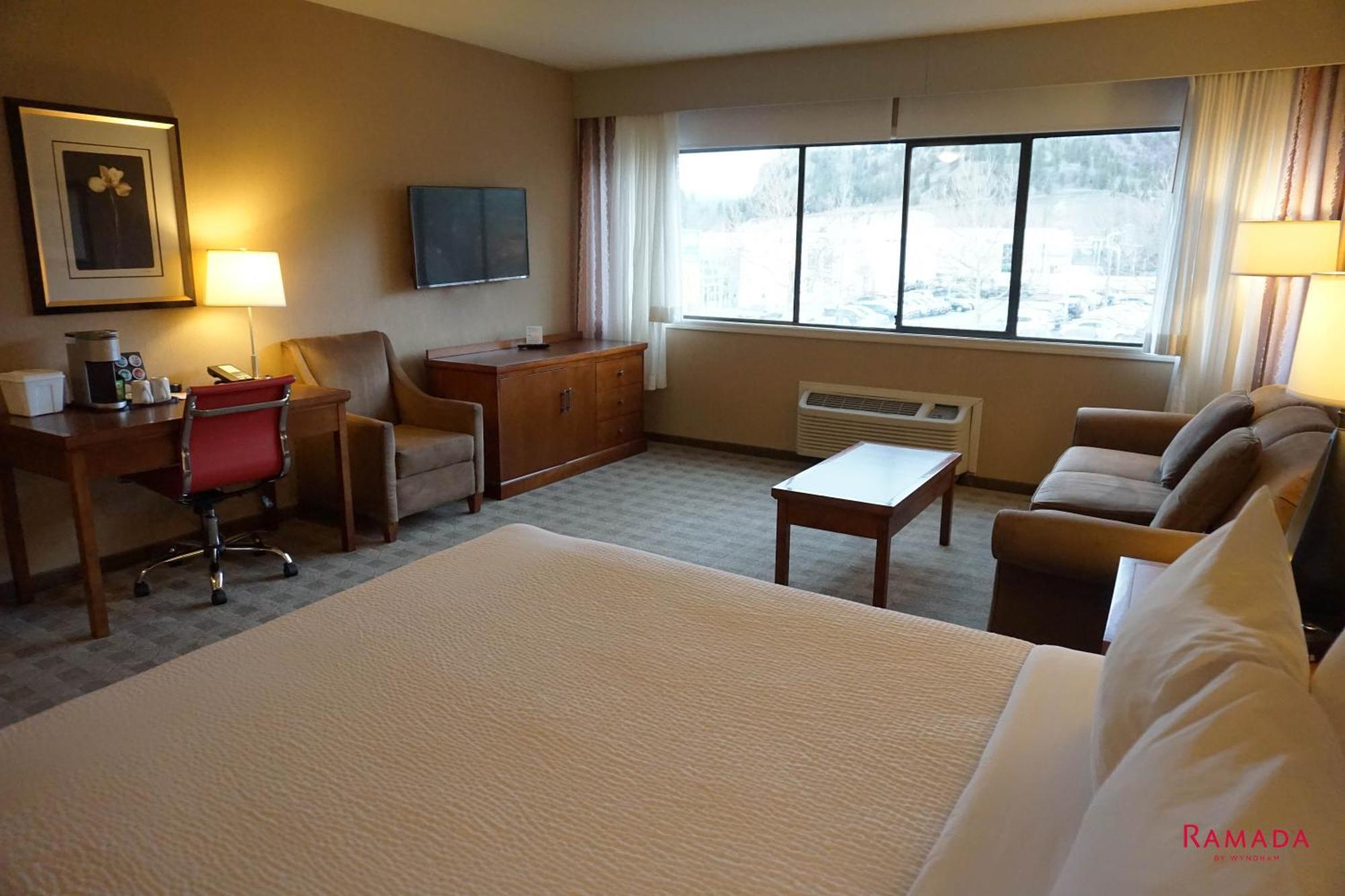 Ramada By Wyndham Kelowna Hotel & Conference Center Екстер'єр фото