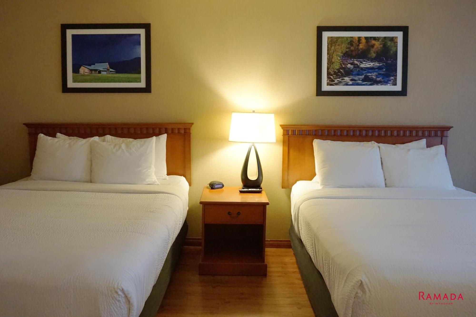 Ramada By Wyndham Kelowna Hotel & Conference Center Екстер'єр фото