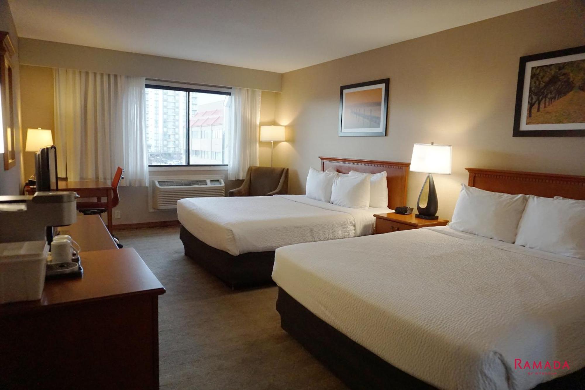 Ramada By Wyndham Kelowna Hotel & Conference Center Екстер'єр фото