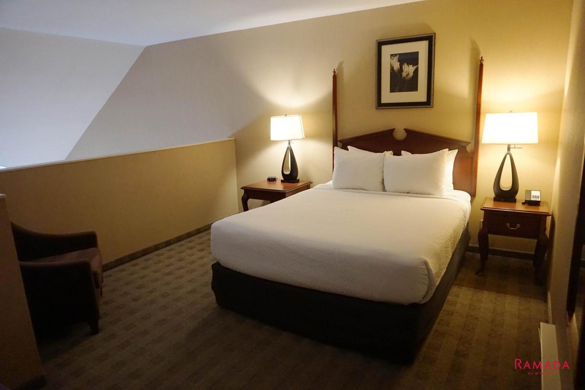 Ramada By Wyndham Kelowna Hotel & Conference Center Екстер'єр фото