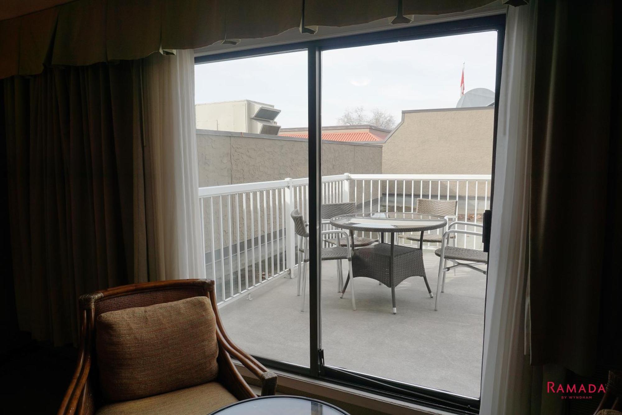 Ramada By Wyndham Kelowna Hotel & Conference Center Екстер'єр фото