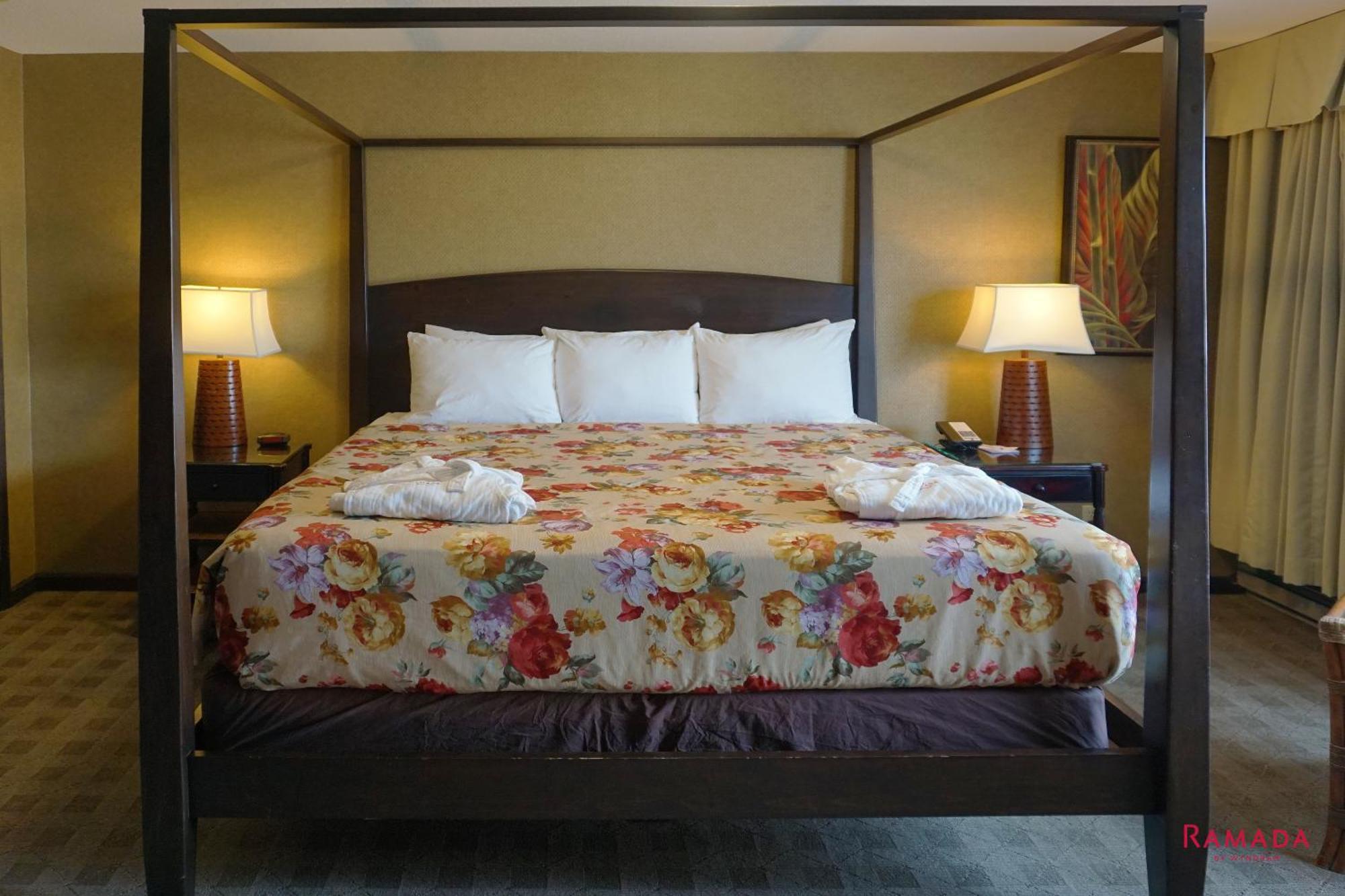 Ramada By Wyndham Kelowna Hotel & Conference Center Екстер'єр фото