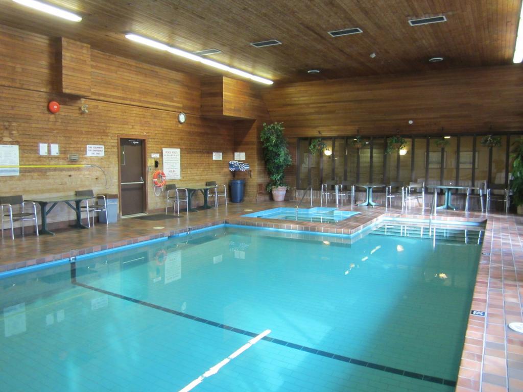 Ramada By Wyndham Kelowna Hotel & Conference Center Екстер'єр фото