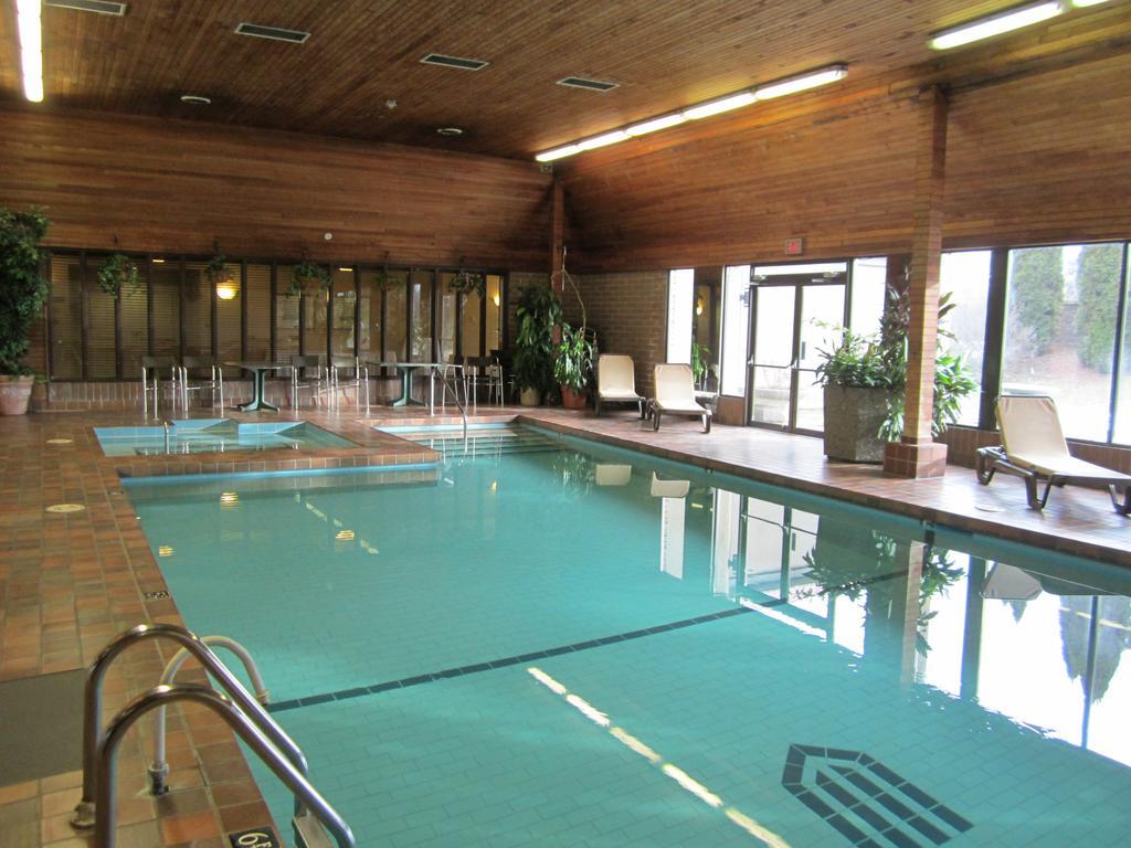 Ramada By Wyndham Kelowna Hotel & Conference Center Екстер'єр фото